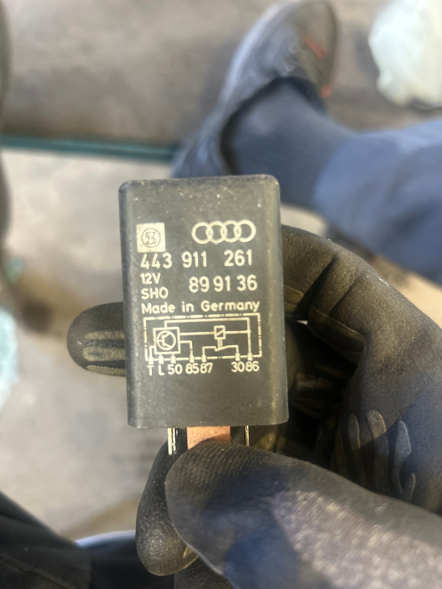 Glow plug relay