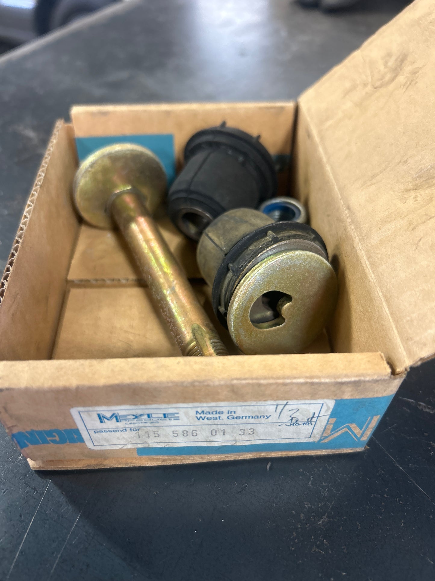 Camber adjustment bolt